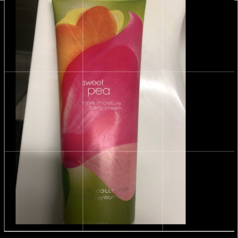 🥰FREE w/purchase over 10$ Sweet pea bath &body